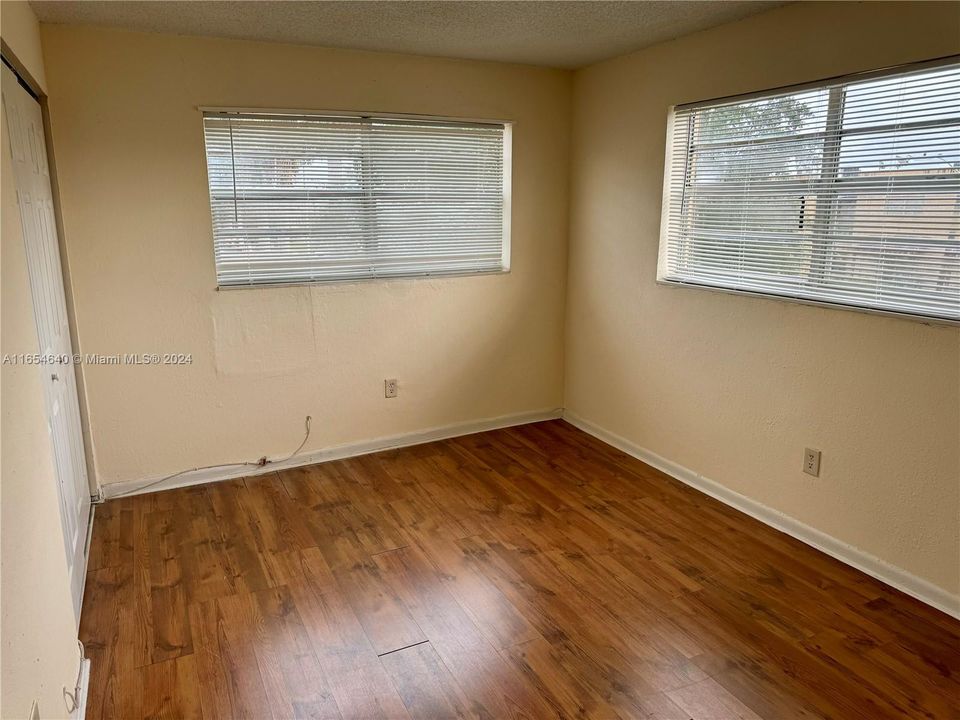 For Rent: $2,200 (2 beds, 1 baths, 1123 Square Feet)