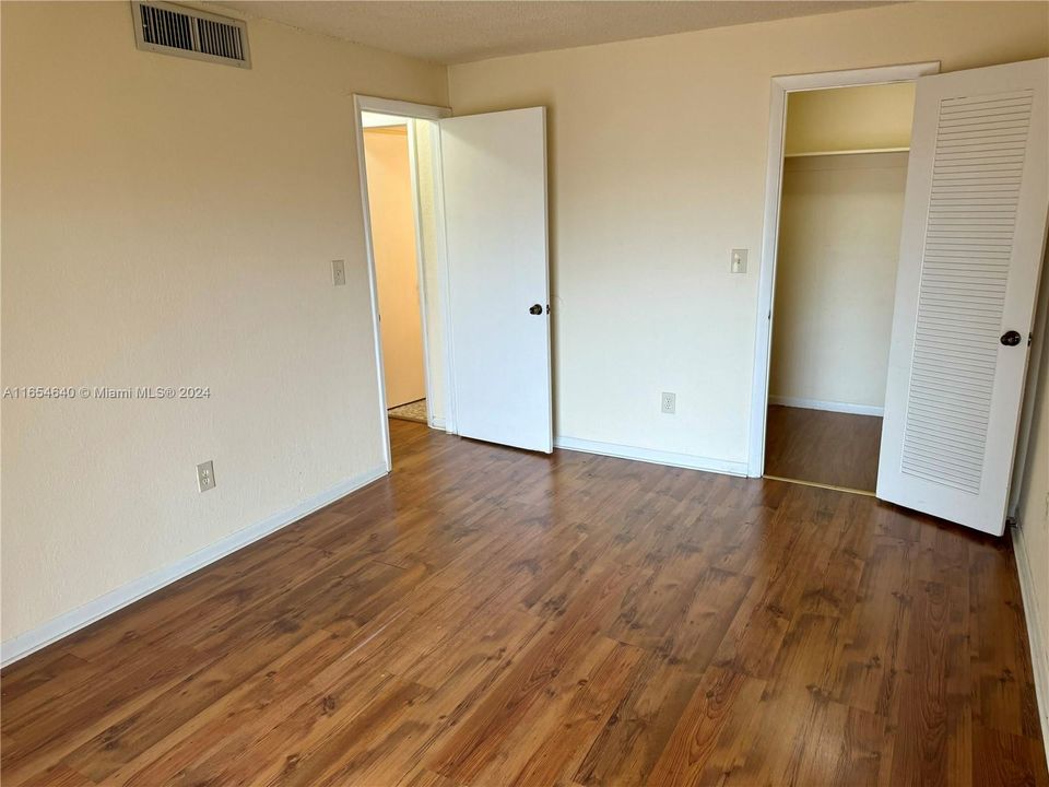 For Rent: $2,200 (2 beds, 1 baths, 1123 Square Feet)