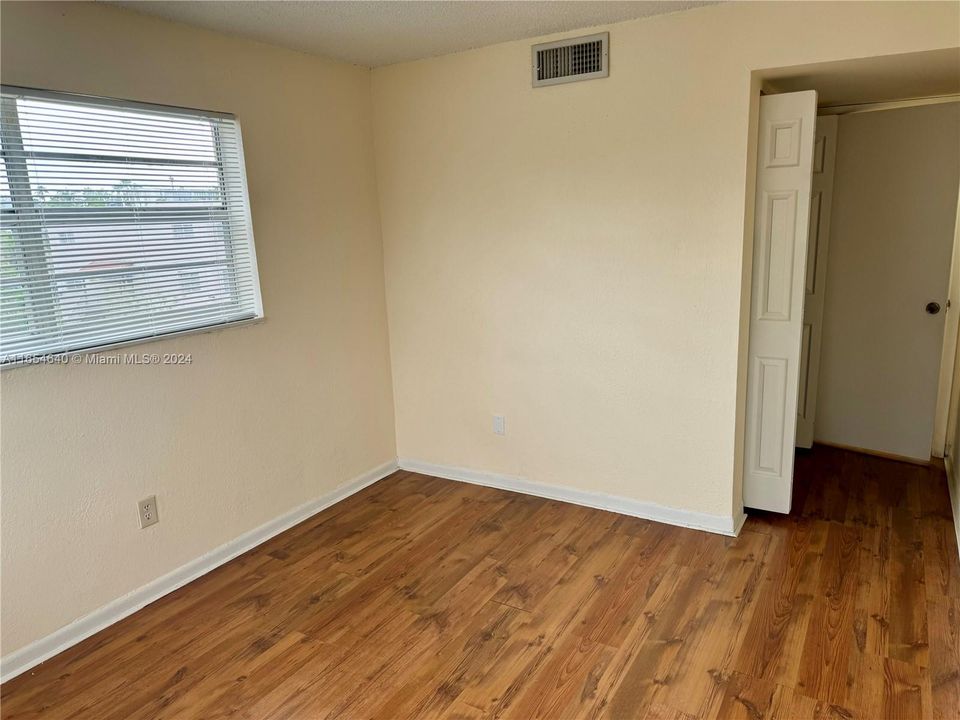 For Rent: $2,200 (2 beds, 1 baths, 1123 Square Feet)