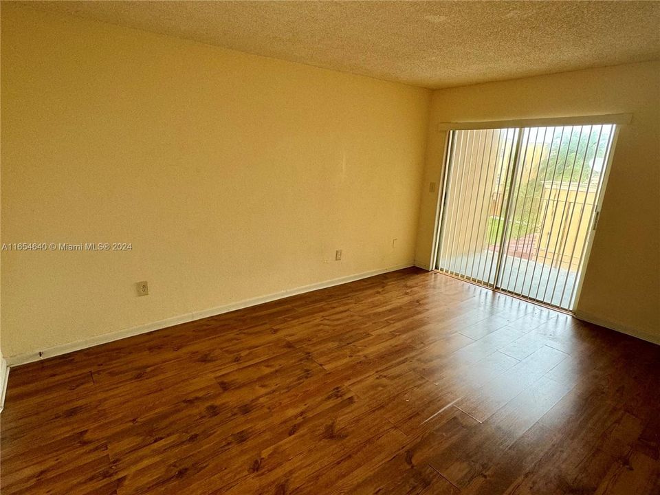 For Rent: $2,200 (2 beds, 1 baths, 1123 Square Feet)