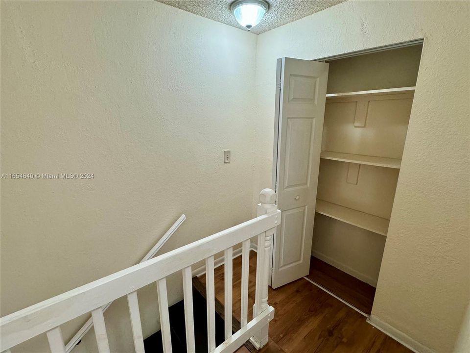 For Rent: $2,200 (2 beds, 1 baths, 1123 Square Feet)