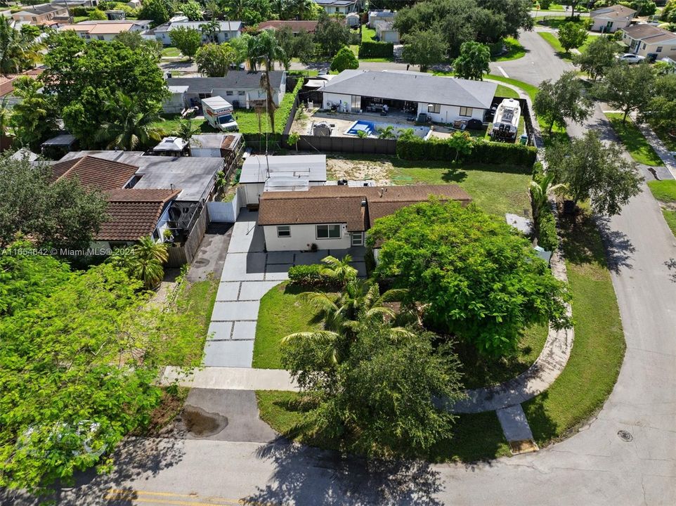 Active With Contract: $599,000 (3 beds, 2 baths, 1003 Square Feet)