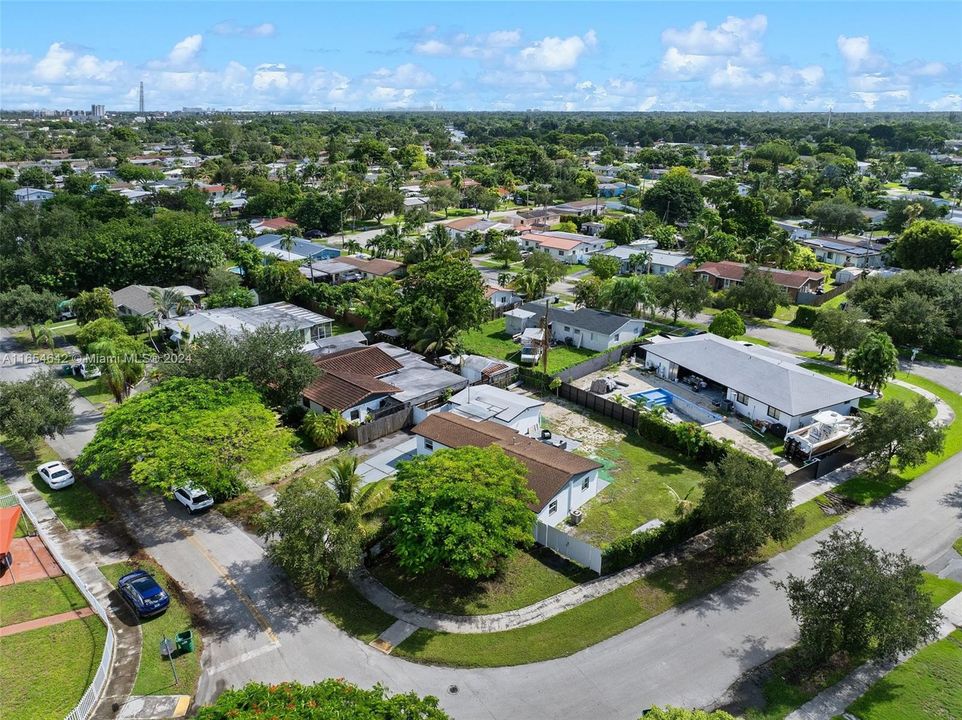 Active With Contract: $599,000 (3 beds, 2 baths, 1003 Square Feet)