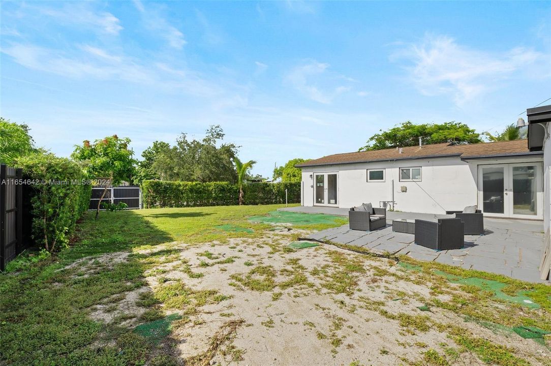 Active With Contract: $599,000 (3 beds, 2 baths, 1003 Square Feet)