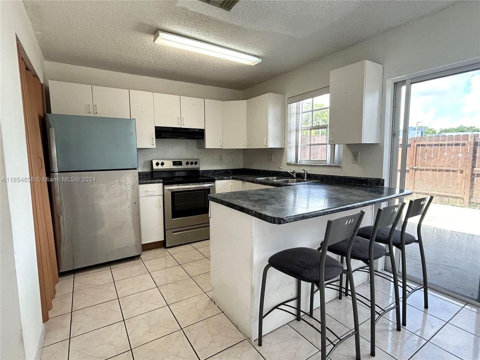 For Rent: $2,550 (2 beds, 2 baths, 1100 Square Feet)