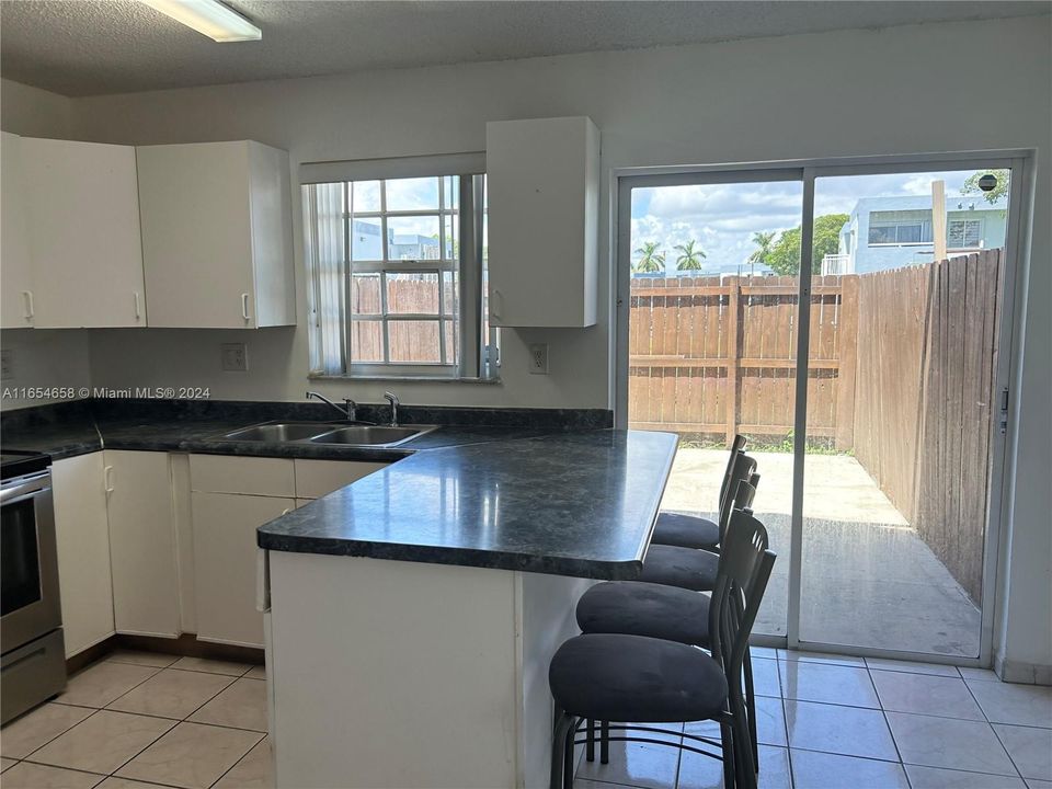 For Rent: $2,550 (2 beds, 2 baths, 1100 Square Feet)