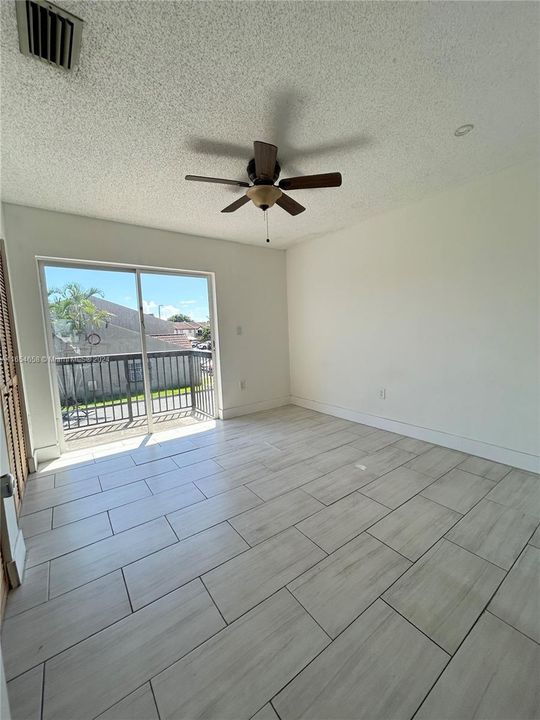 For Rent: $2,550 (2 beds, 2 baths, 1100 Square Feet)