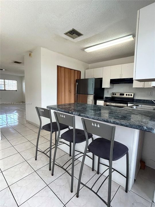 For Rent: $2,550 (2 beds, 2 baths, 1100 Square Feet)