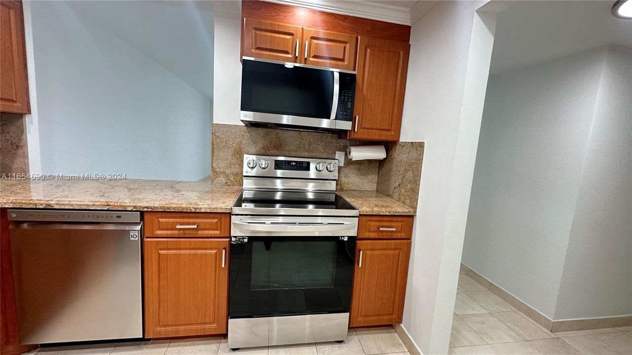 For Rent: $2,200 (1 beds, 1 baths, 828 Square Feet)