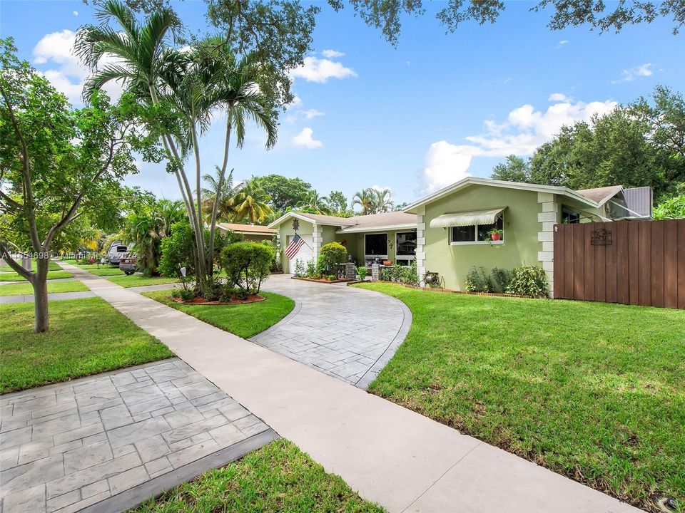 For Sale: $749,999 (3 beds, 2 baths, 2020 Square Feet)