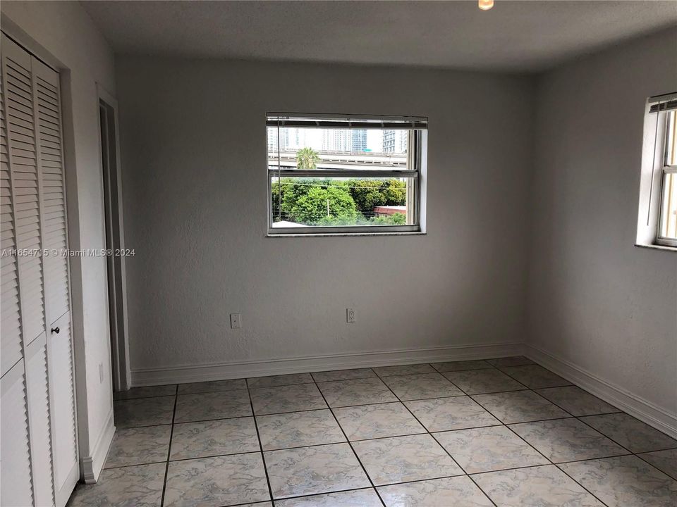 For Rent: $1,900 (1 beds, 1 baths, 638 Square Feet)