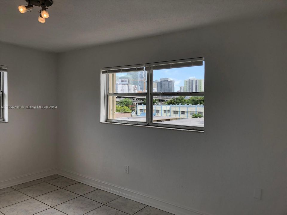 For Rent: $1,900 (1 beds, 1 baths, 638 Square Feet)