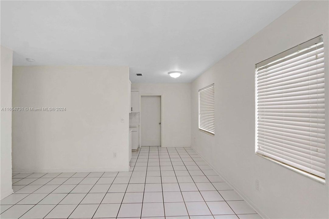 Active With Contract: $3,300 (3 beds, 2 baths, 1547 Square Feet)