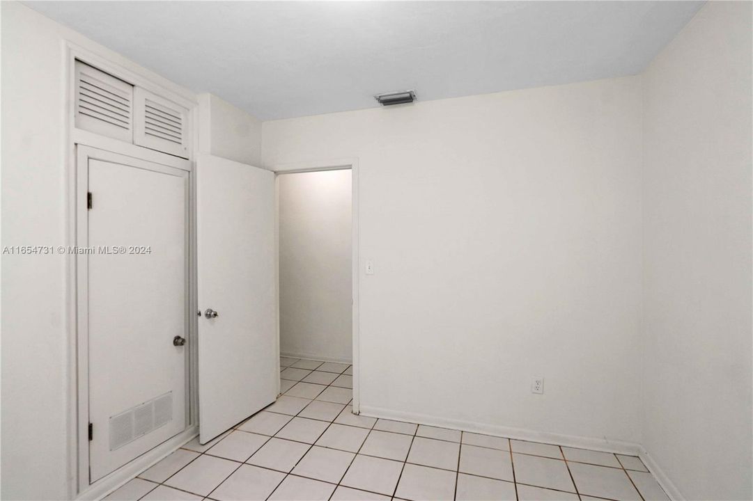 Active With Contract: $3,300 (3 beds, 2 baths, 1547 Square Feet)