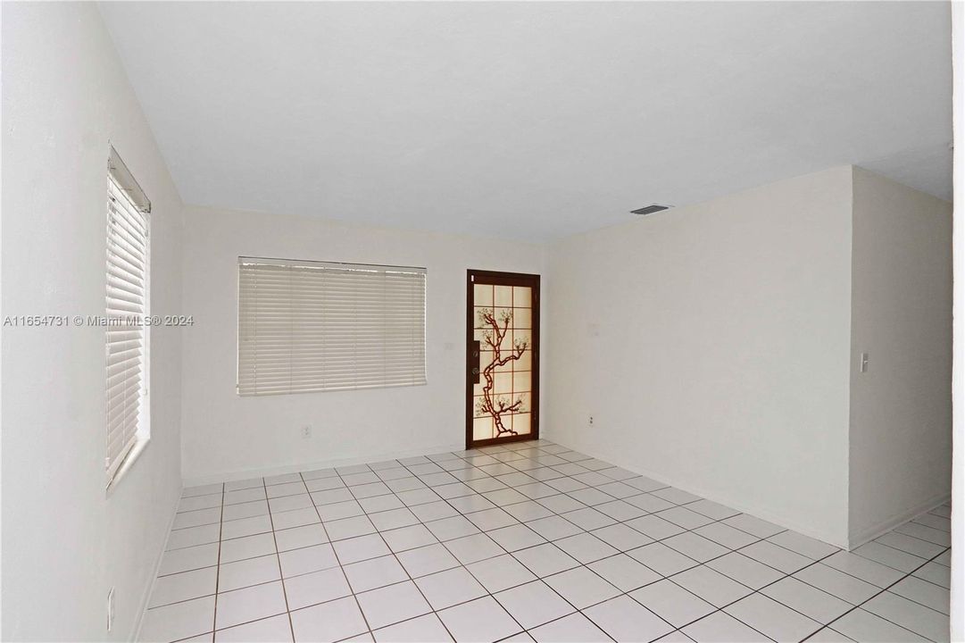 Active With Contract: $3,300 (3 beds, 2 baths, 1547 Square Feet)