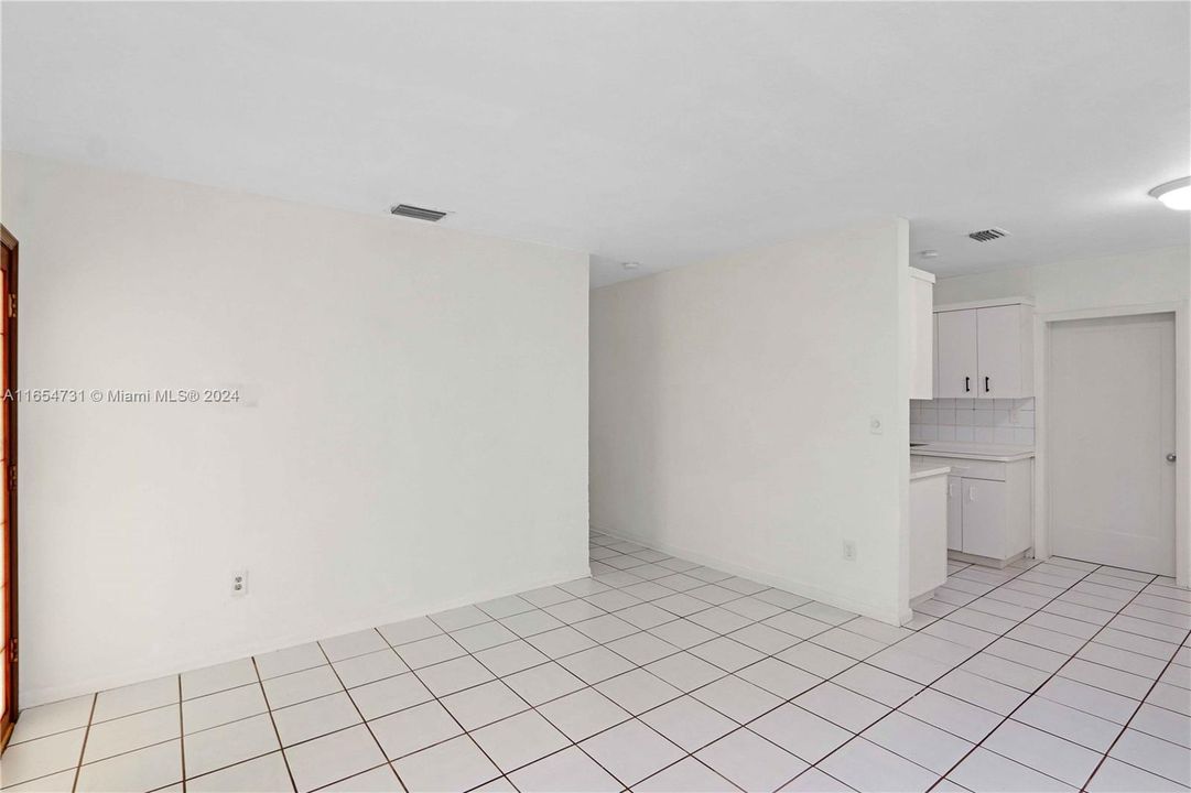 Active With Contract: $3,300 (3 beds, 2 baths, 1547 Square Feet)