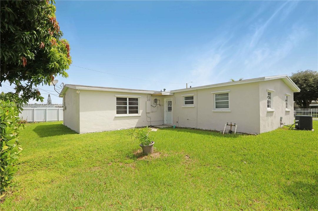 Active With Contract: $3,300 (3 beds, 2 baths, 1547 Square Feet)