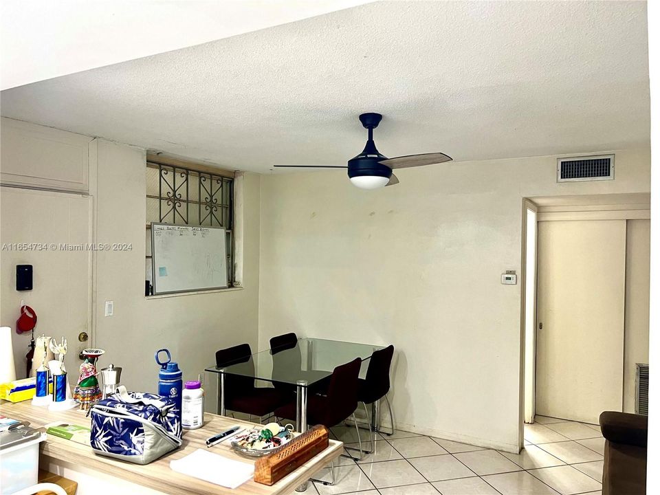 For Sale: $100,000 (1 beds, 1 baths, 878 Square Feet)