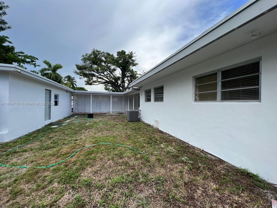 For Sale: $2,500,000 (3 beds, 2 baths, 1777 Square Feet)