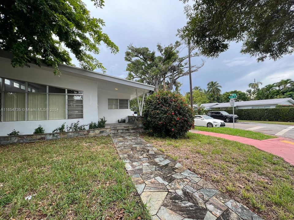 For Sale: $2,500,000 (3 beds, 2 baths, 1777 Square Feet)