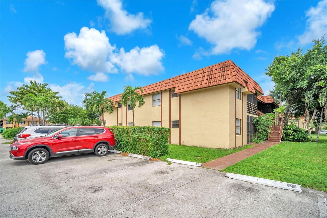 For Sale: $339,000 (3 beds, 2 baths, 980 Square Feet)