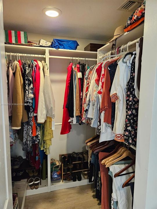 walking closet