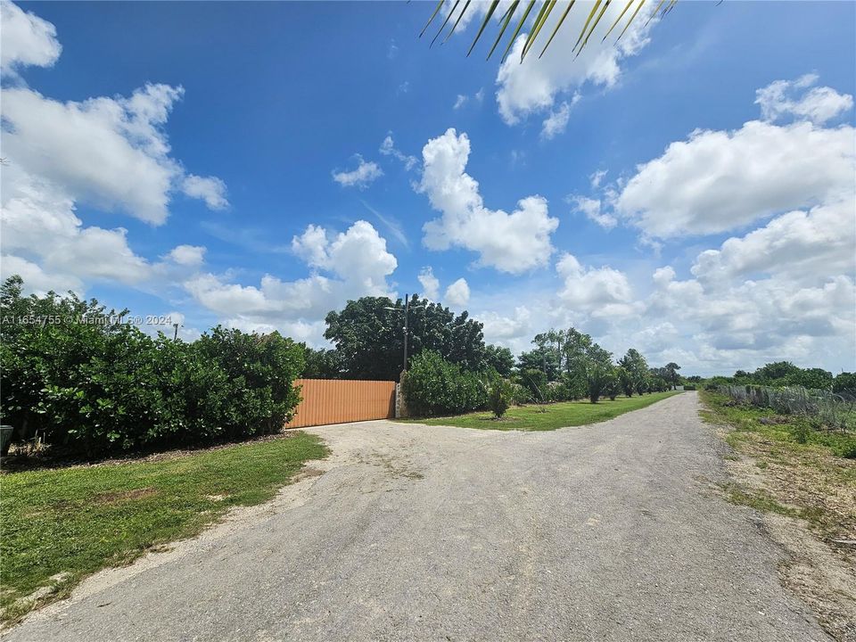 For Sale: $4,500,000 (4 beds, 2 baths, 2125 Square Feet)