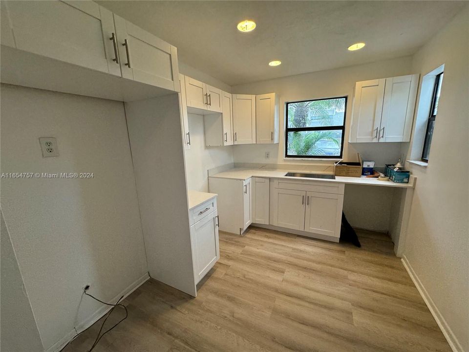 For Sale: $254,900 (2 beds, 2 baths, 996 Square Feet)