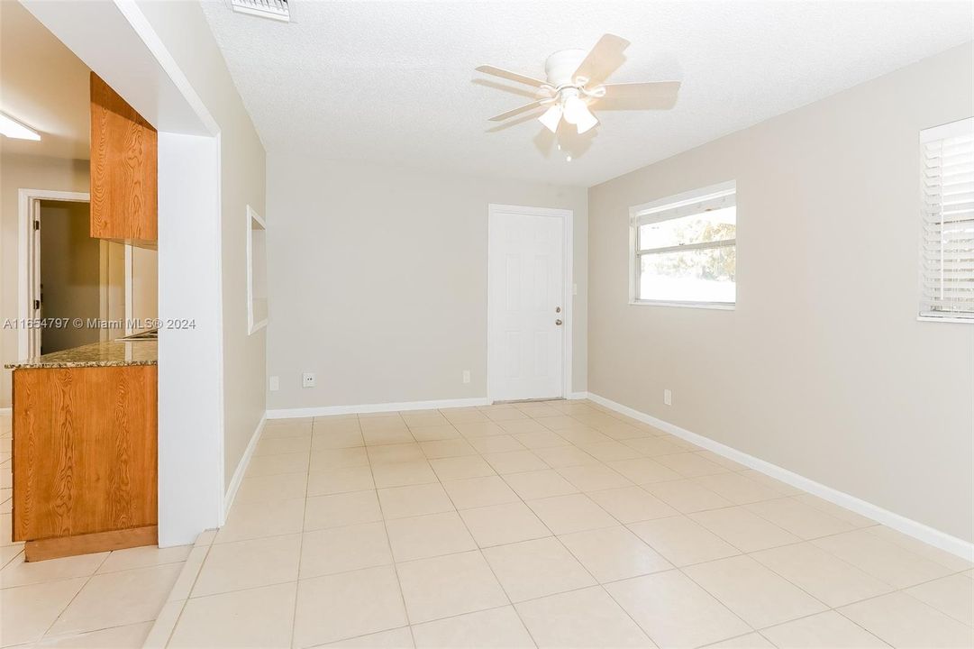 For Rent: $2,535 (4 beds, 2 baths, 1368 Square Feet)