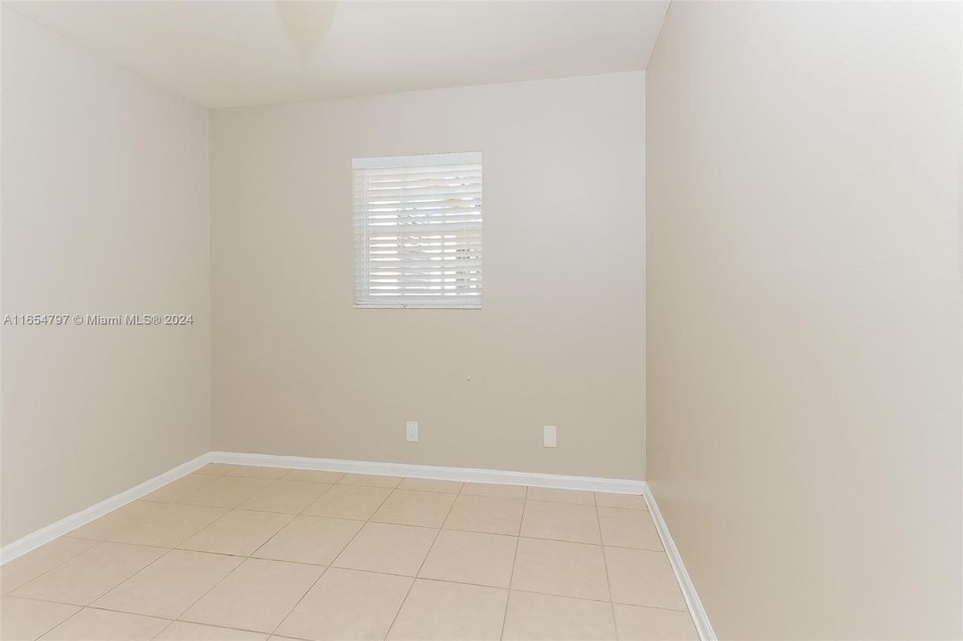 For Rent: $2,535 (4 beds, 2 baths, 1368 Square Feet)