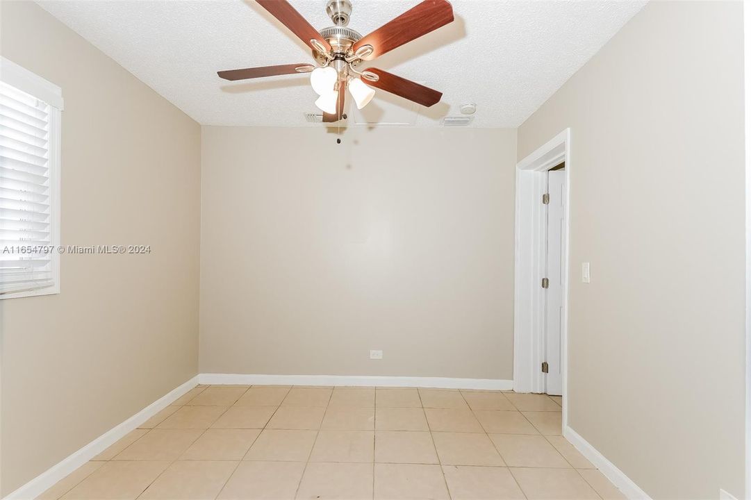 For Rent: $2,535 (4 beds, 2 baths, 1368 Square Feet)