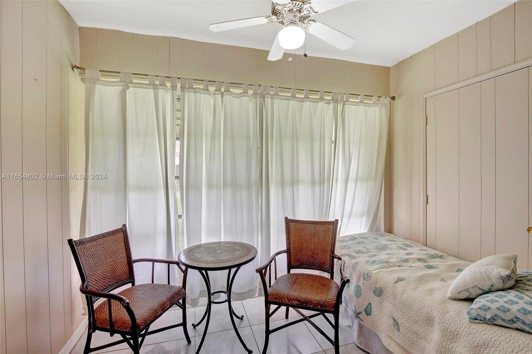 For Sale: $240,000 (2 beds, 1 baths, 1065 Square Feet)