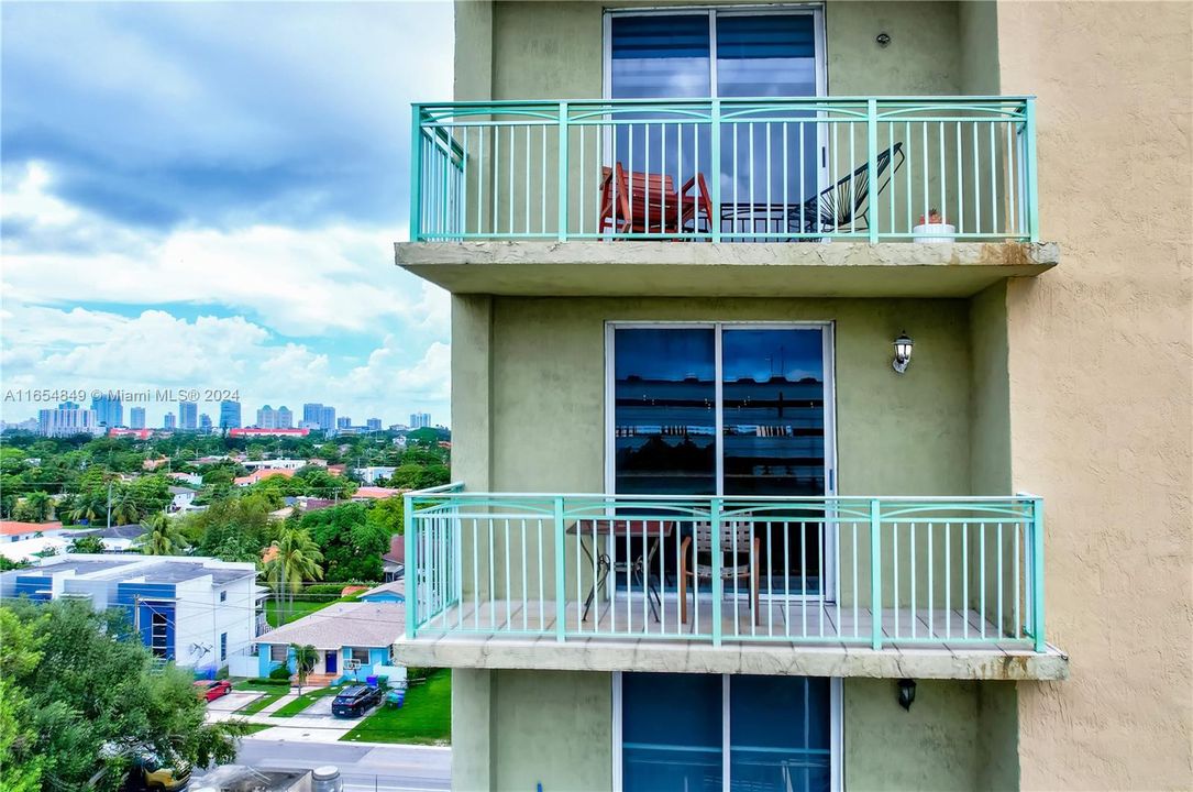 For Sale: $329,900 (1 beds, 1 baths, 630 Square Feet)