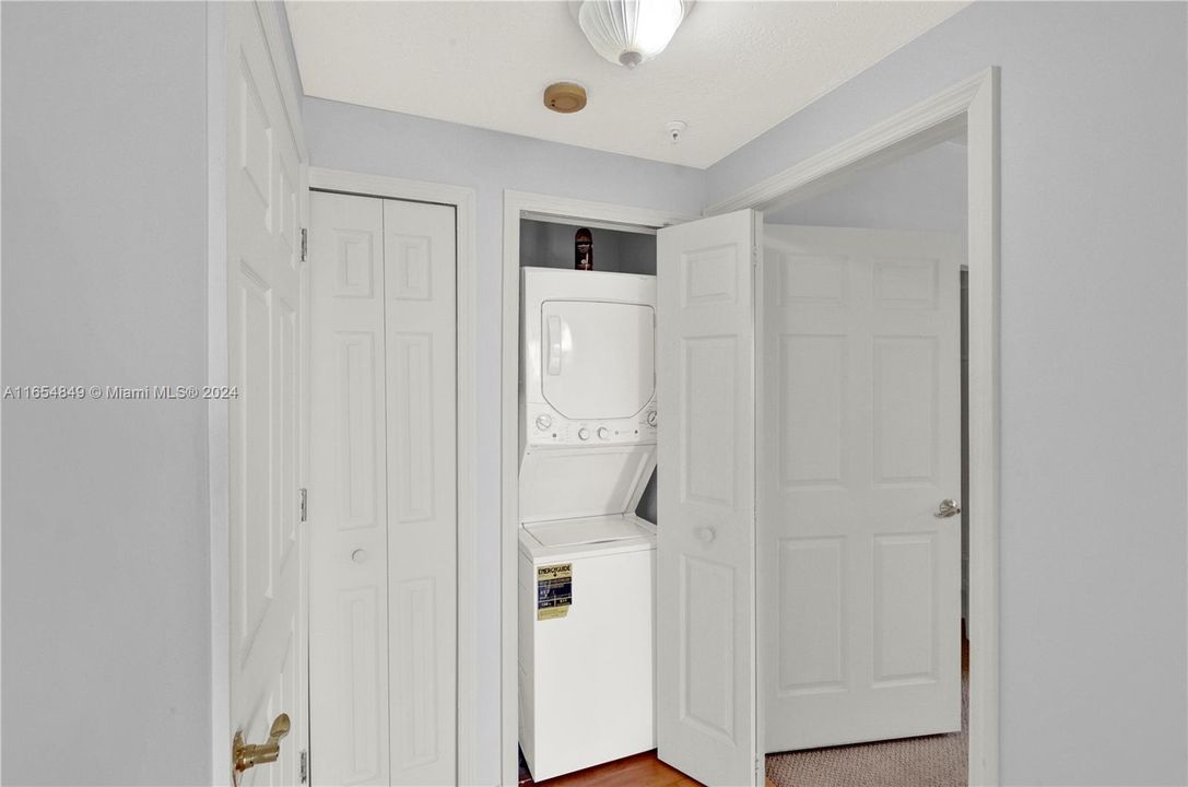 For Sale: $329,900 (1 beds, 1 baths, 630 Square Feet)