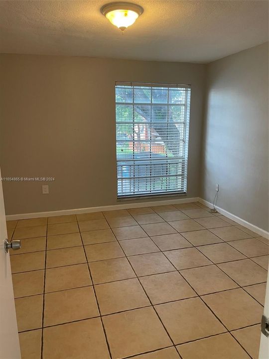 For Sale: $225,000 (1 beds, 1 baths, 544 Square Feet)