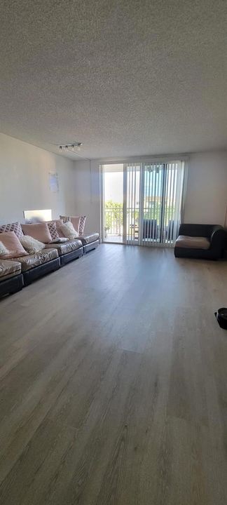 Activo con contrato: $164,900 (1 camas, 1 baños, 989 Pies cuadrados)