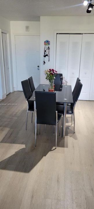 Activo con contrato: $164,900 (1 camas, 1 baños, 989 Pies cuadrados)