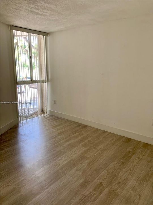 Active With Contract: $2,250 (2 beds, 2 baths, 925 Square Feet)