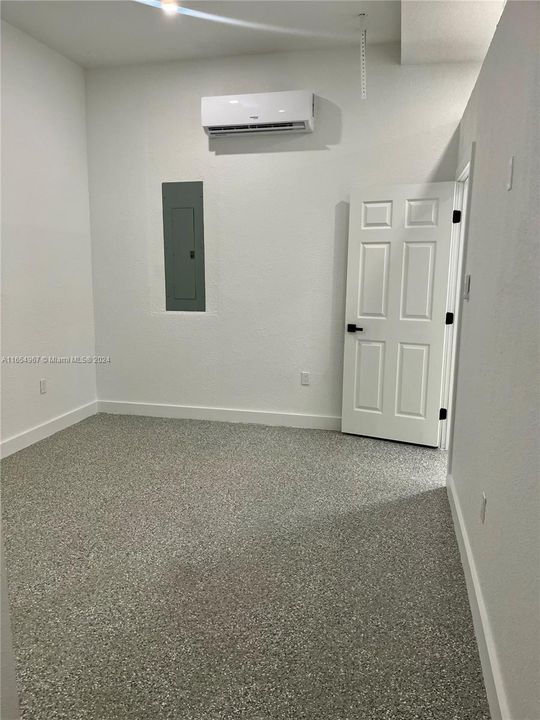 For Rent: $1,550 (1 beds, 1 baths, 2382 Square Feet)