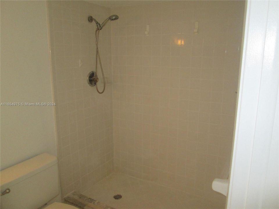 最近租的: $2,500 (2 贝兹, 2 浴室, 1320 平方英尺)