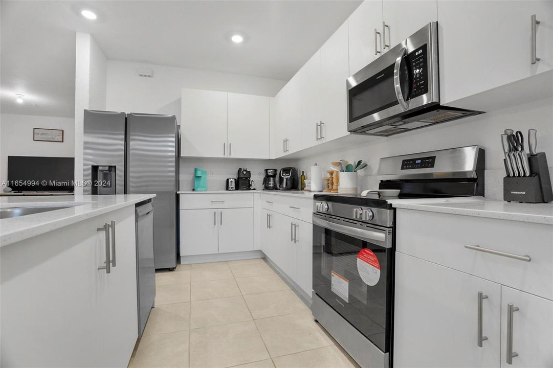 For Rent: $3,700 (3 beds, 2 baths, 1899 Square Feet)