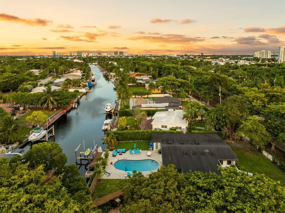 For Sale: $2,980,000 (4 beds, 2 baths, 2420 Square Feet)