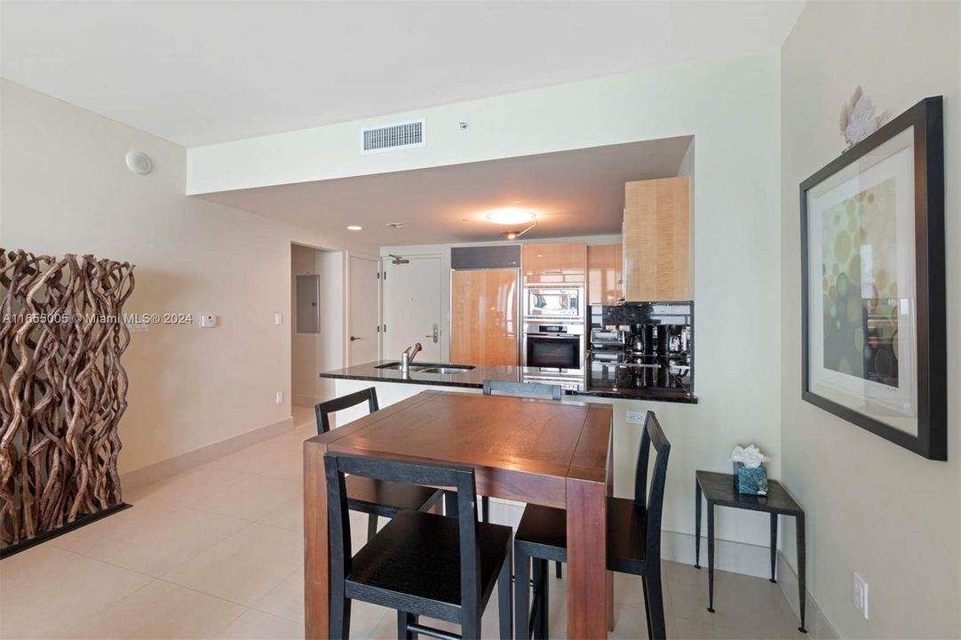 Active With Contract: $9,250 (1 beds, 1 baths, 842 Square Feet)