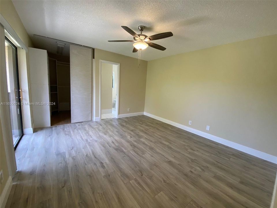 Active With Contract: $2,150 (2 beds, 2 baths, 1140 Square Feet)