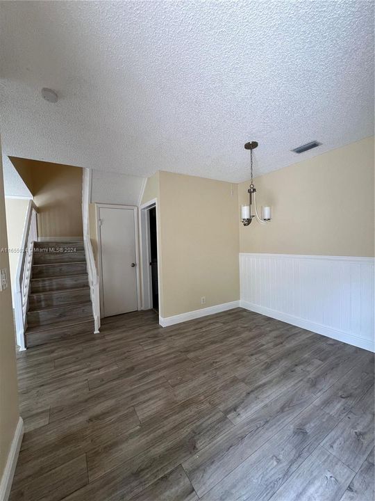 Active With Contract: $2,150 (2 beds, 2 baths, 1140 Square Feet)