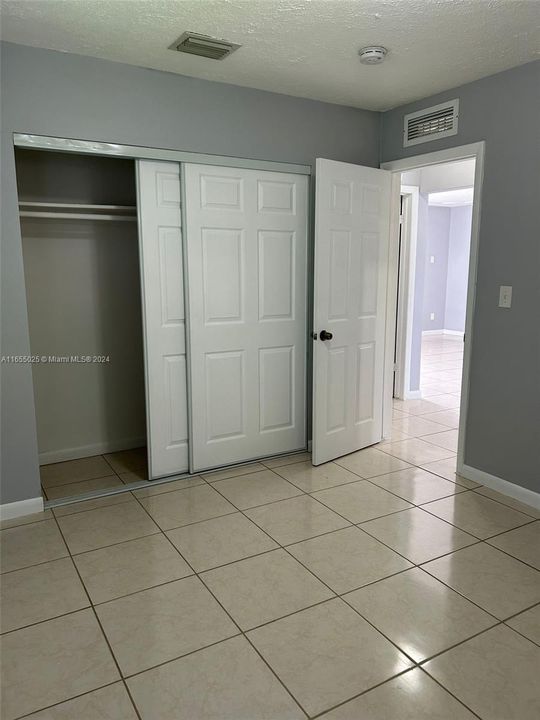 Active With Contract: $2,299 (2 beds, 1 baths, 1593 Square Feet)