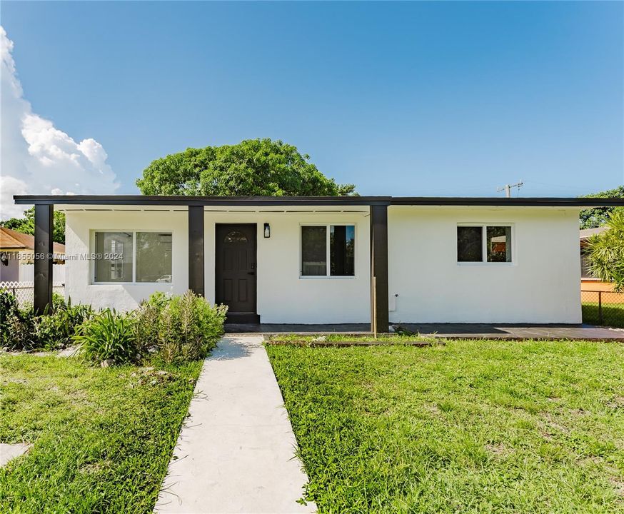 For Sale: $475,000 (3 beds, 2 baths, 867 Square Feet)