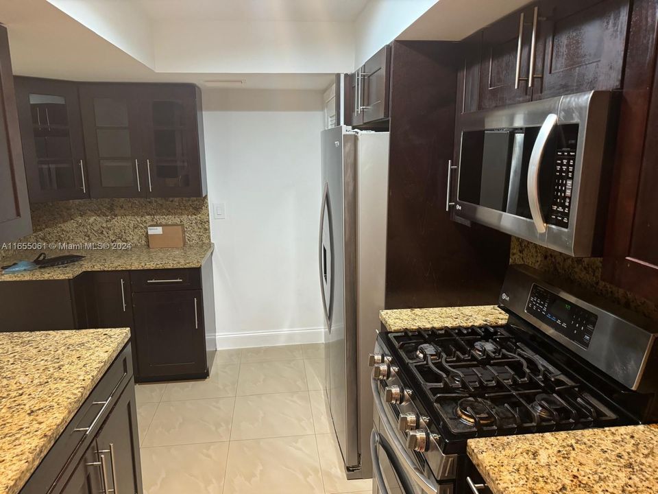 For Sale: $340,000 (3 beds, 2 baths, 1417 Square Feet)