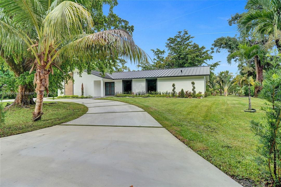 For Sale: $1,450,000 (3 beds, 3 baths, 2436 Square Feet)