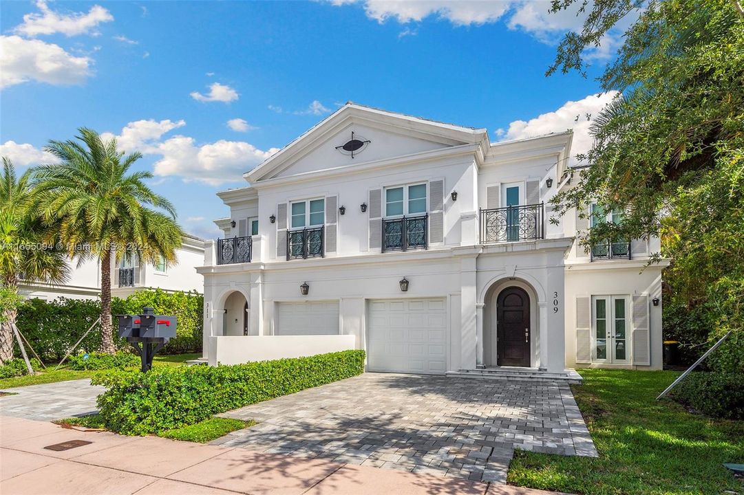 For Sale: $2,299,000 (4 beds, 3 baths, 2560 Square Feet)